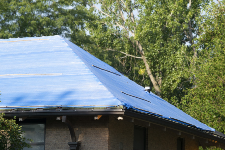 Full gutter and downpipe replacement Gold Coast – Colorbond gutters with matching fascia covers.